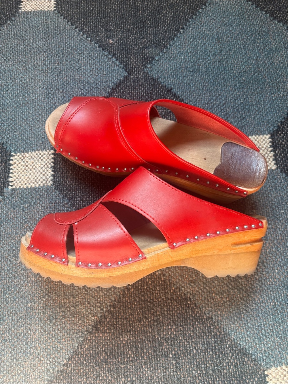 Red Leather Open-Toe Women's Clogs - Picture 5 of 6
